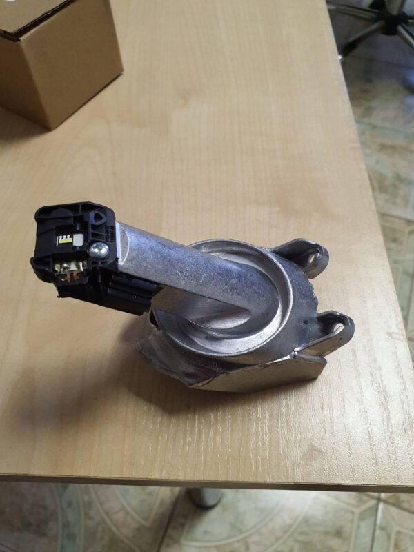 11821689530_0.jpg 11821689530